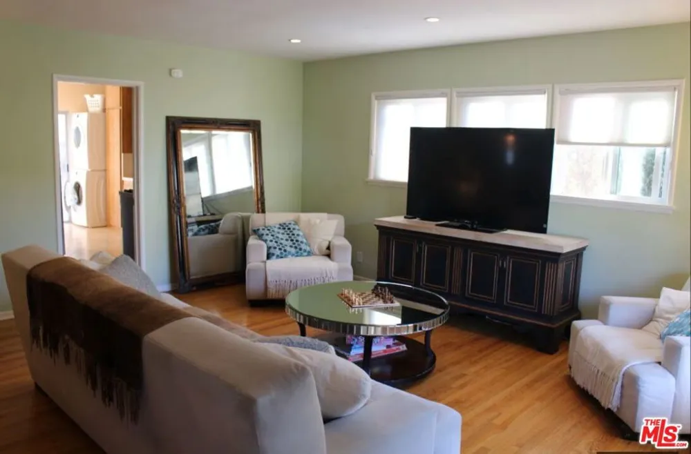 3283 Kelton Avenue Los Angeles, CA 90034