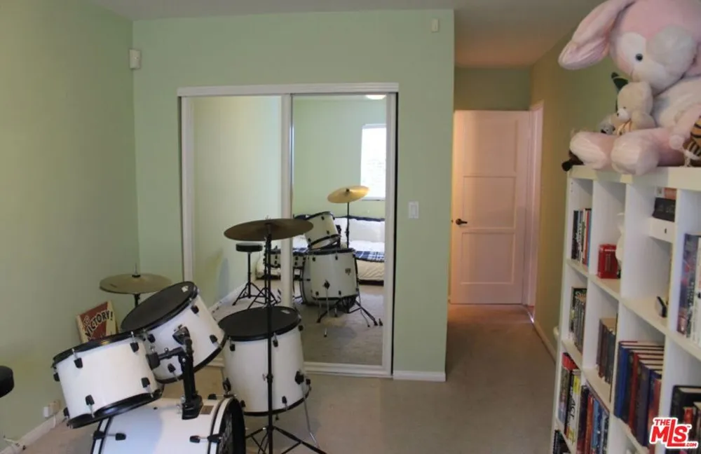 3283 Kelton Avenue Los Angeles, CA 90034