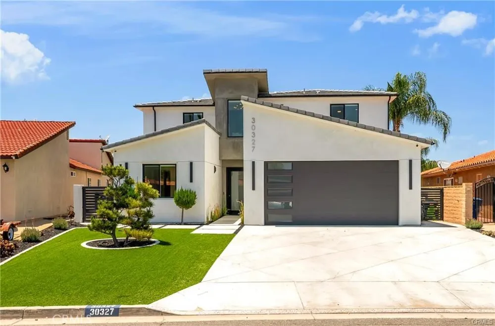 30327 Sea Horse Circle Canyon Lake, CA 92587