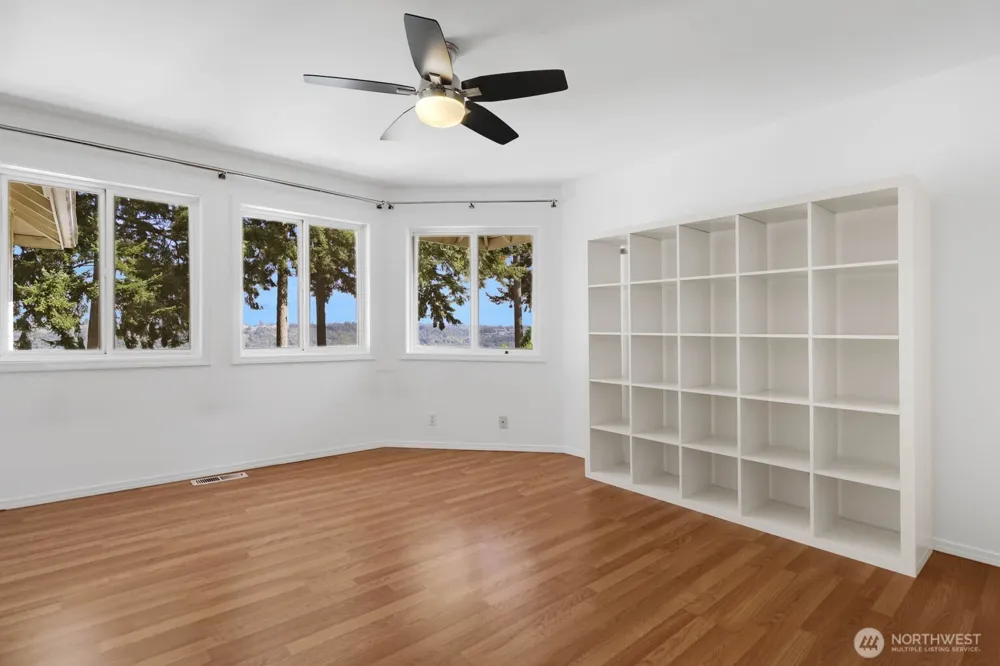3319 9th Ave Ct NW Gig Harbor, WA 98335