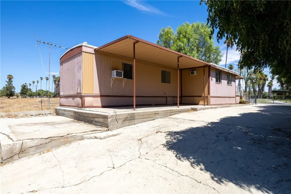 22735 Lukens Lane Perris, CA 92570