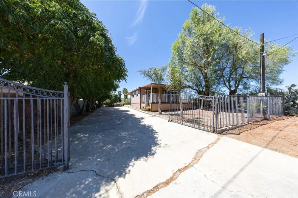 22735 Lukens Lane Perris, CA 92570