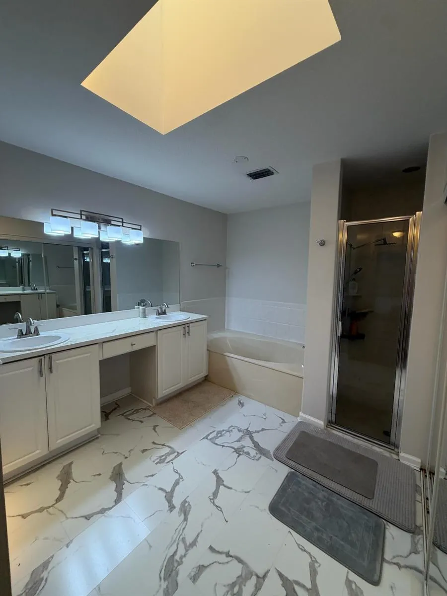 107 HALF MOON CIRCLE #D Jupiter, FL 33458