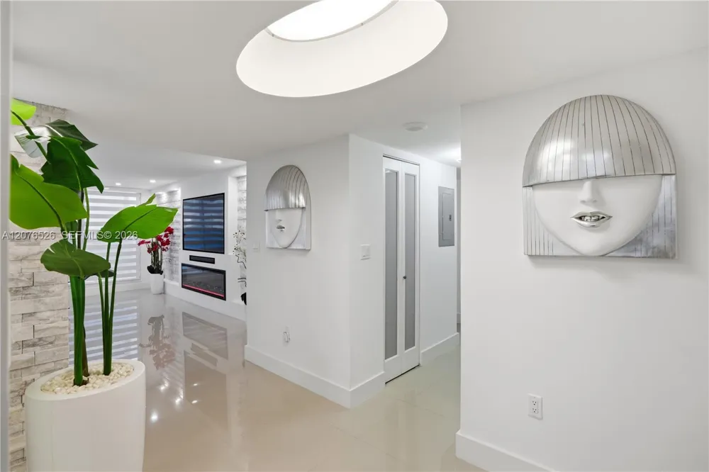 2751 S Ocean Dr #301S Hollywood, FL 33019