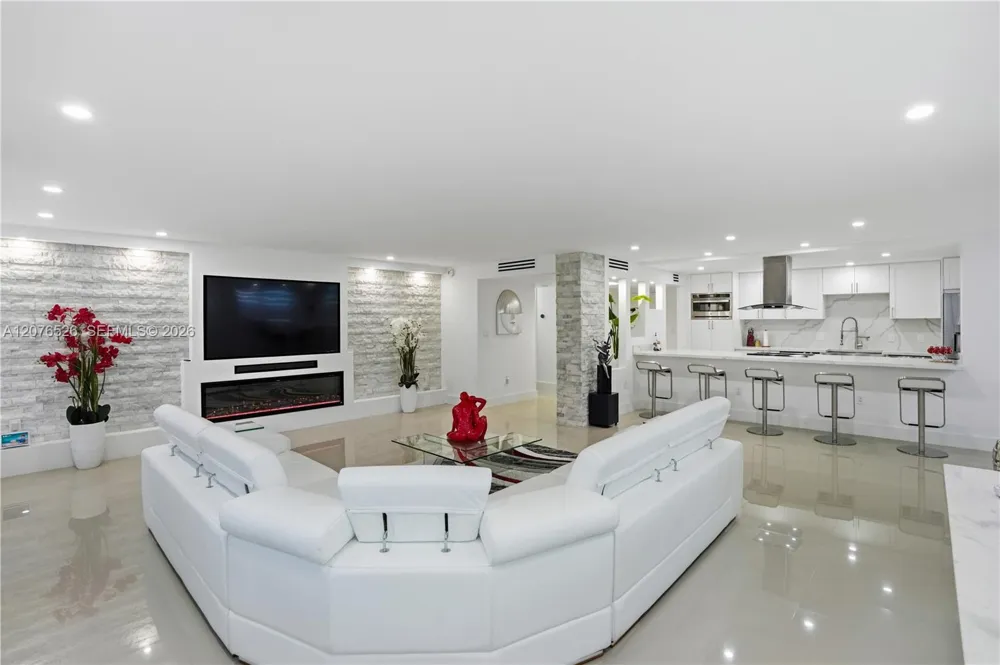 2751 S Ocean Dr #301S Hollywood, FL 33019