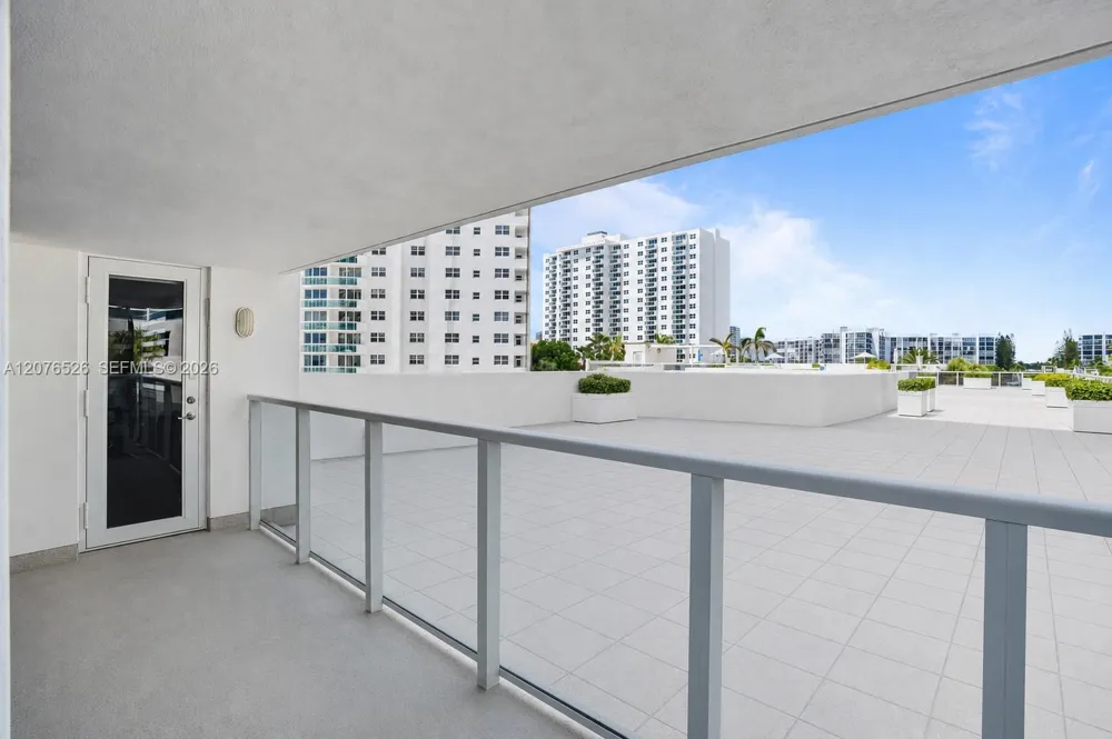 2751 S Ocean Dr #301S Hollywood, FL 33019
