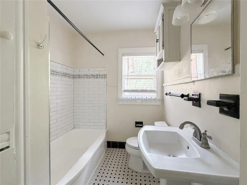 205 NE 9TH STREET Gainesville, FL 32601