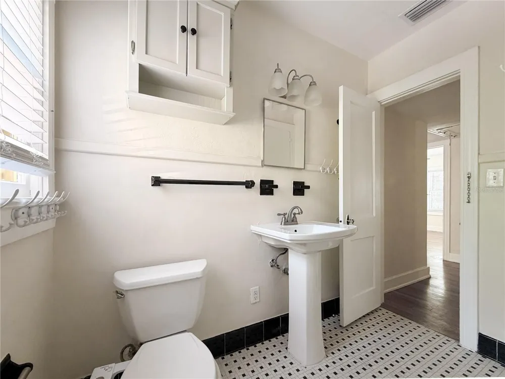 205 NE 9TH STREET Gainesville, FL 32601