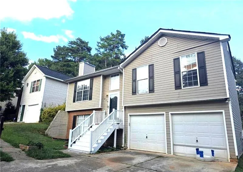 828 Tradd Court Stone Mountain, GA 30087