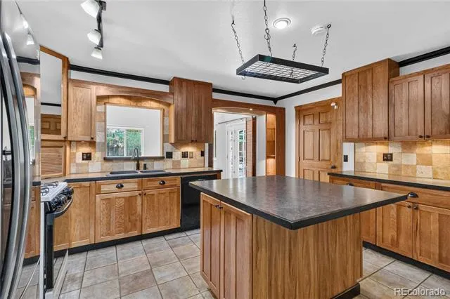 2005 S Ivory Way Aurora, CO 80013
