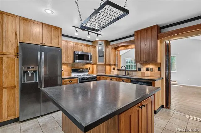 2005 S Ivory Way Aurora, CO 80013