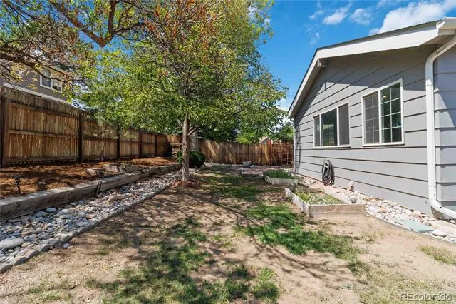 2005 S Ivory Way Aurora, CO 80013