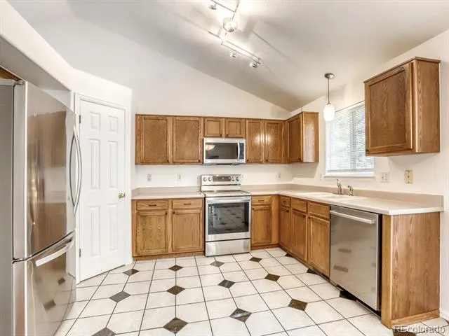 1633 Deerwood Drive Longmont, CO 80504
