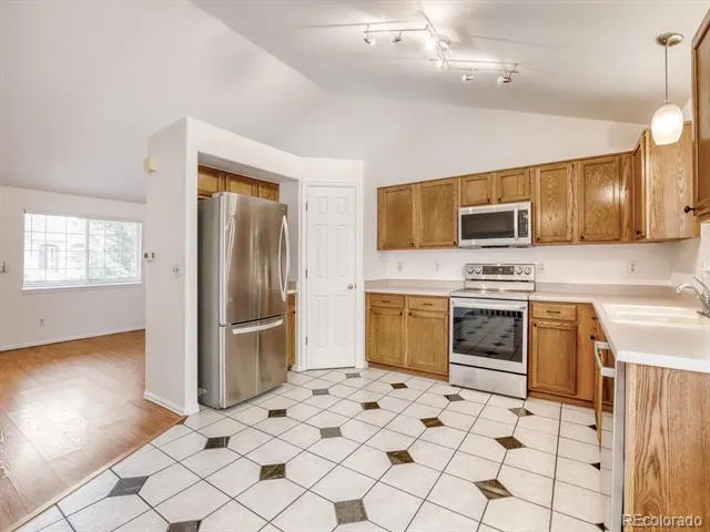 1633 Deerwood Drive Longmont, CO 80504