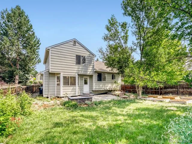 1633 Deerwood Drive Longmont, CO 80504