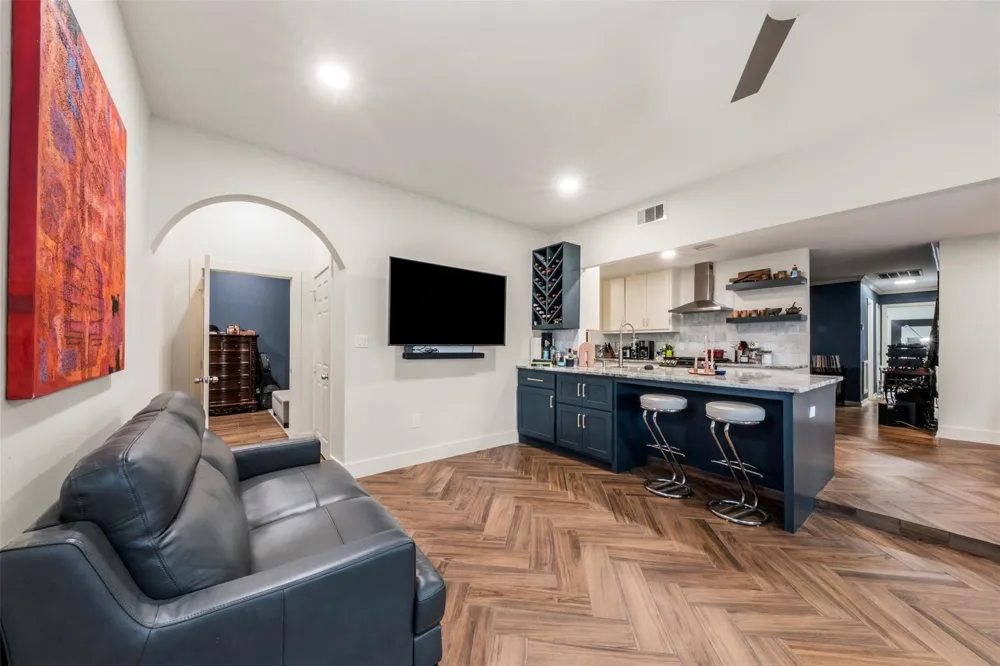 1913 Thonig Road Houston, TX 77055