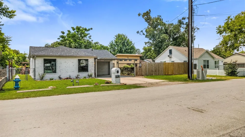 1913 Thonig Road Houston, TX 77055
