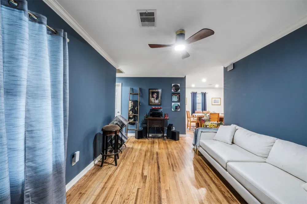 1913 Thonig Road Houston, TX 77055