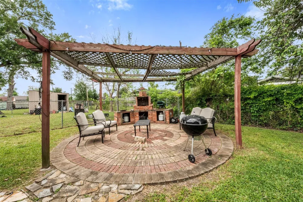 1913 Thonig Road Houston, TX 77055