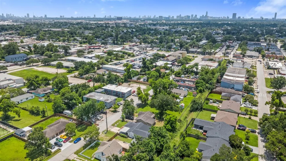 1913 Thonig Road Houston, TX 77055