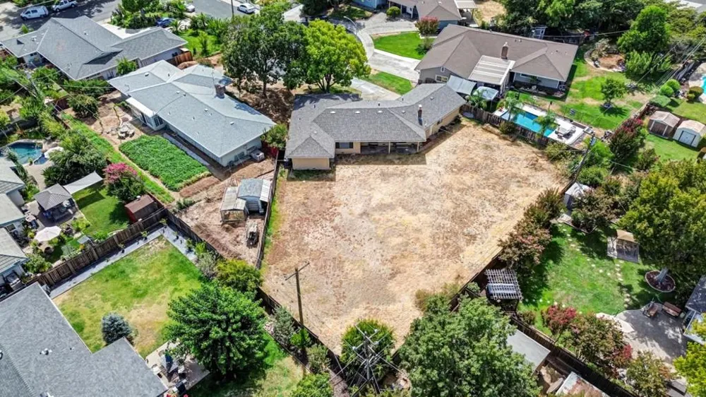 2724 Doris Court Carmichael, CA 95608