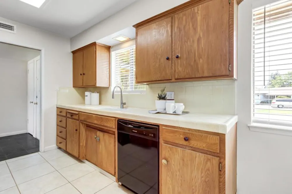 2724 Doris Court Carmichael, CA 95608