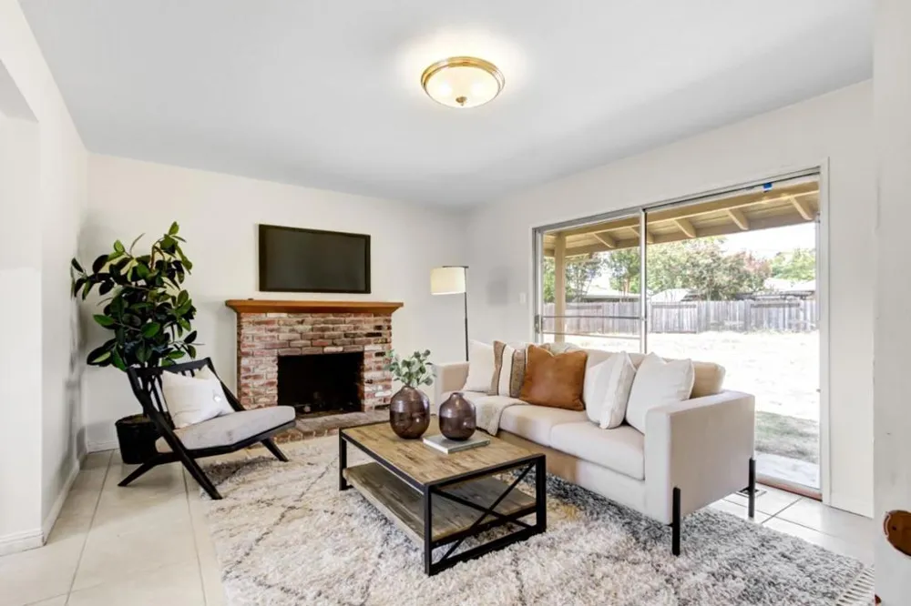 2724 Doris Court Carmichael, CA 95608