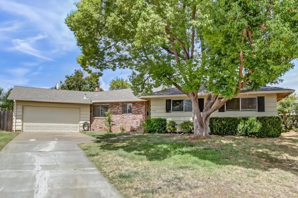2724 Doris Court Carmichael, CA 95608
