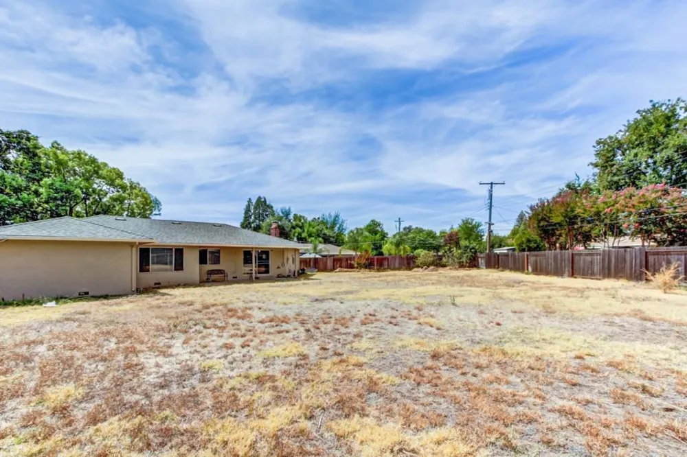 2724 Doris Court Carmichael, CA 95608