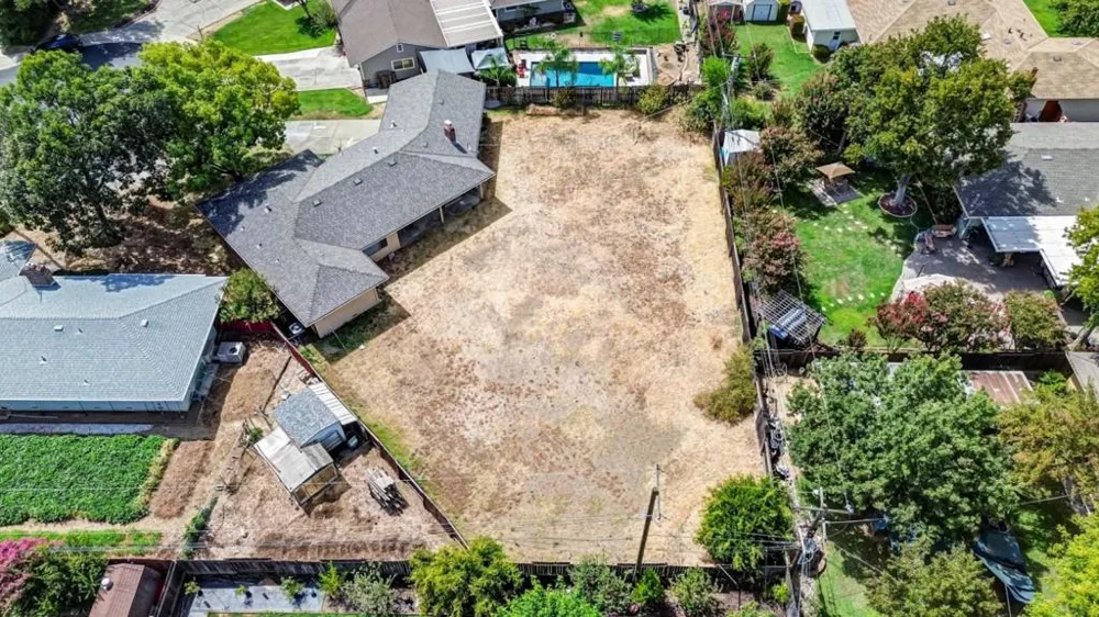 2724 Doris Court Carmichael, CA 95608