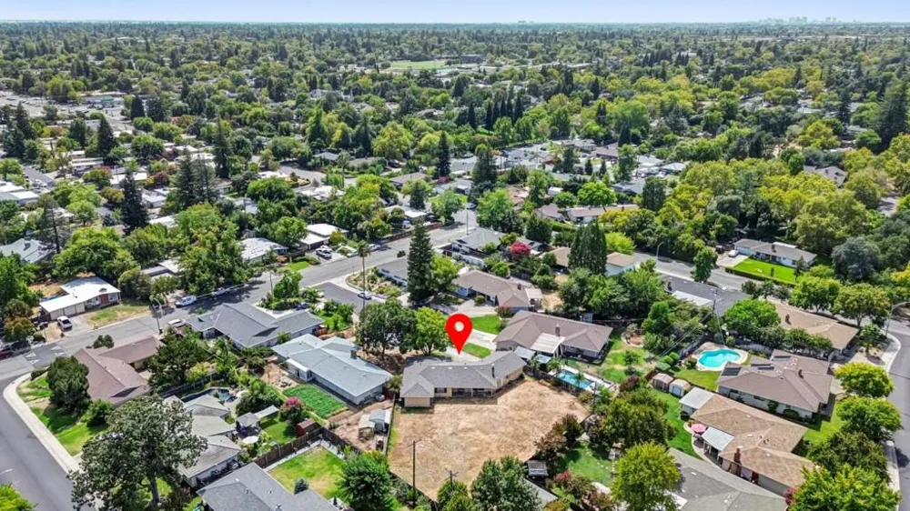 2724 Doris Court Carmichael, CA 95608