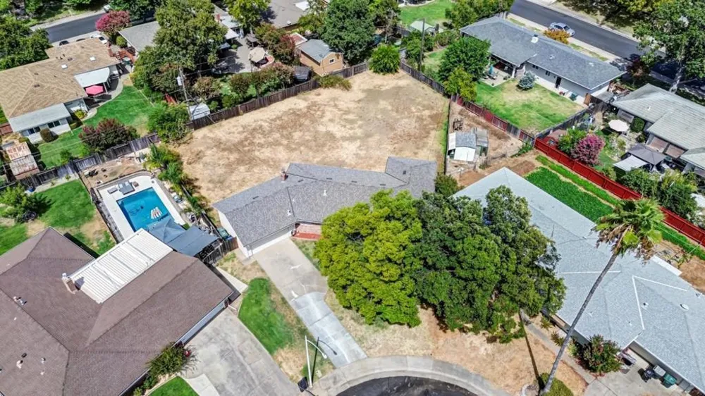 2724 Doris Court Carmichael, CA 95608