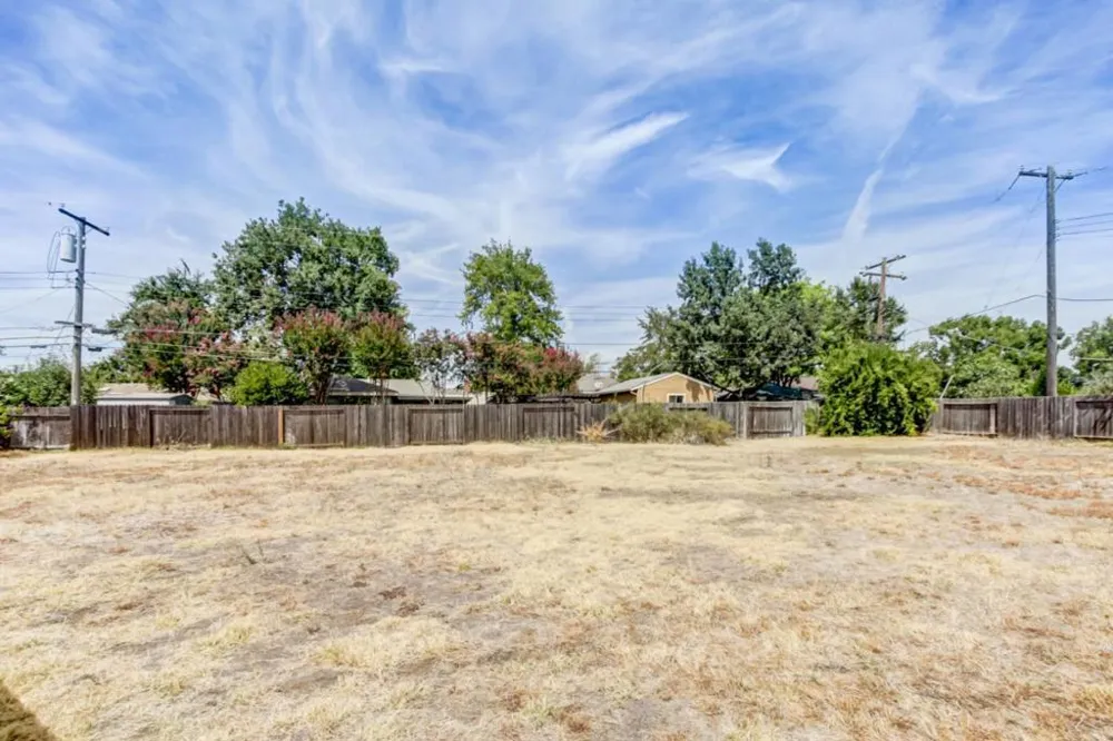 2724 Doris Court Carmichael, CA 95608