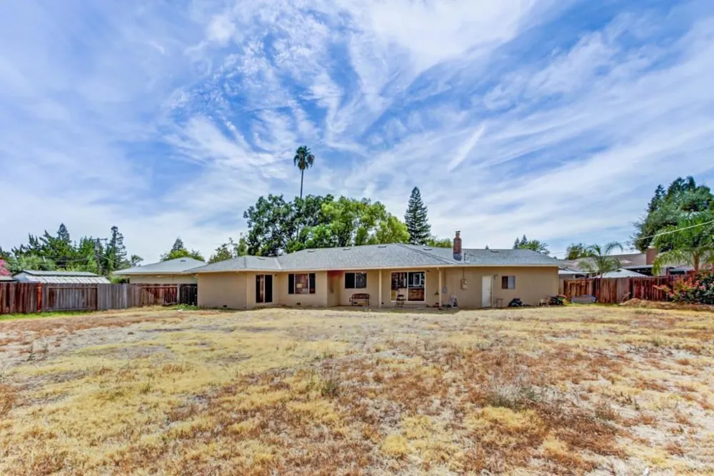 2724 Doris Court Carmichael, CA 95608