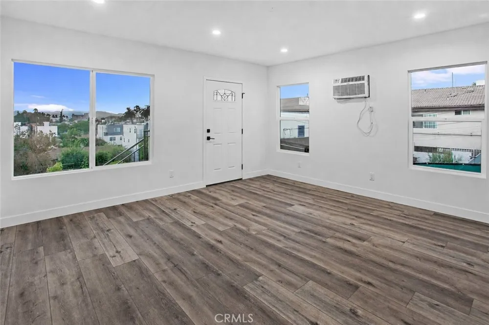 216 Park View Street Los Angeles, CA 90026