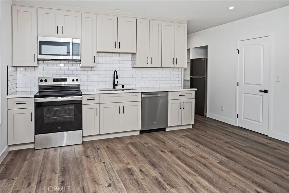 216 Park View Street Los Angeles, CA 90026