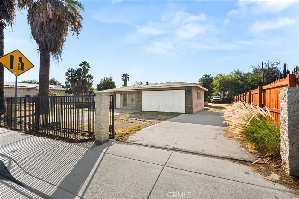 1575 S Tippecanoe San Bernardino, CA 92408