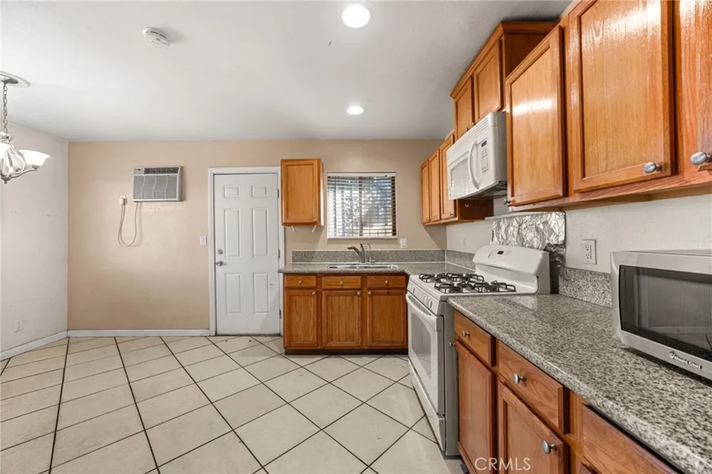 1575 S Tippecanoe San Bernardino, CA 92408