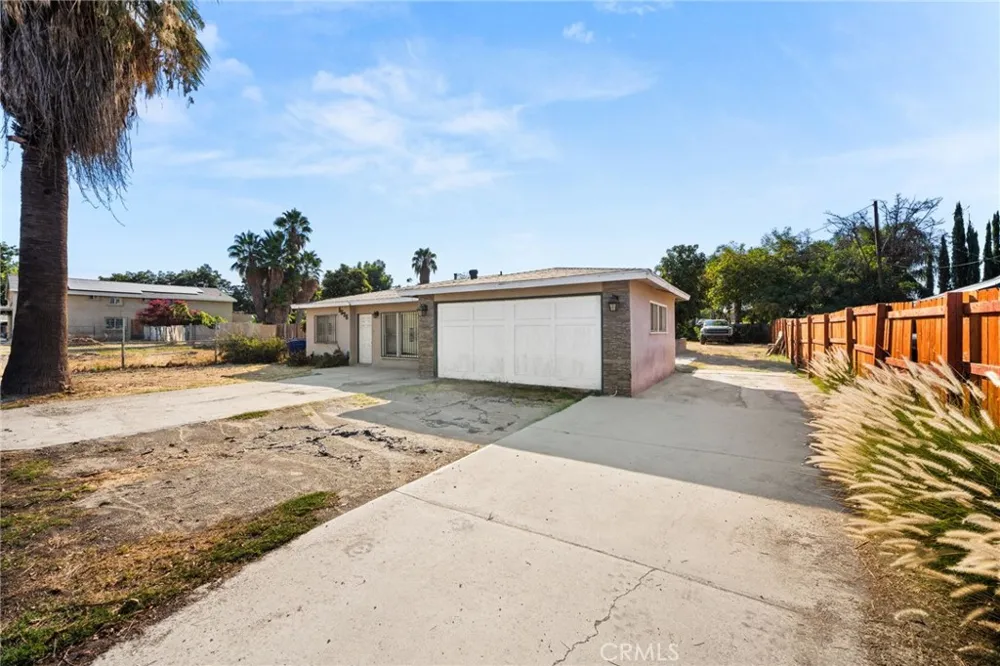 1575 S Tippecanoe San Bernardino, CA 92408