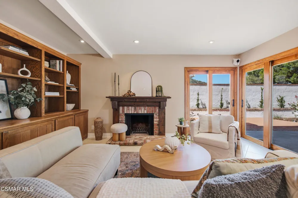 261 Scarborough Street Thousand Oaks, CA 91361