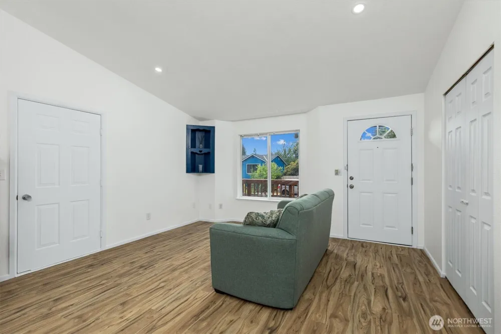 7271 E Patricia Street Port Orchard, WA 98366