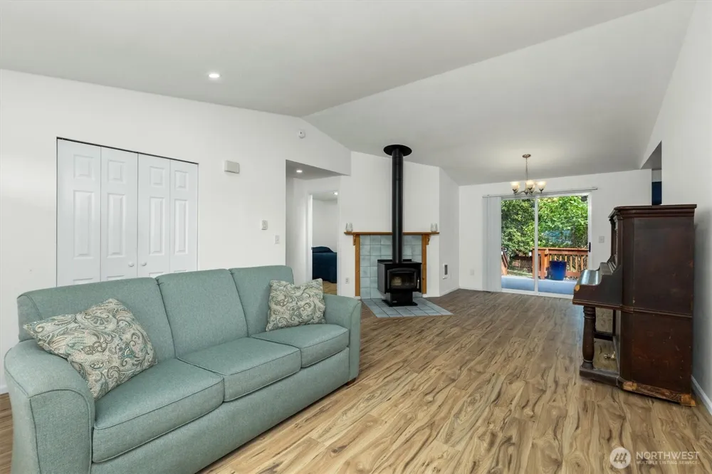 7271 E Patricia Street Port Orchard, WA 98366