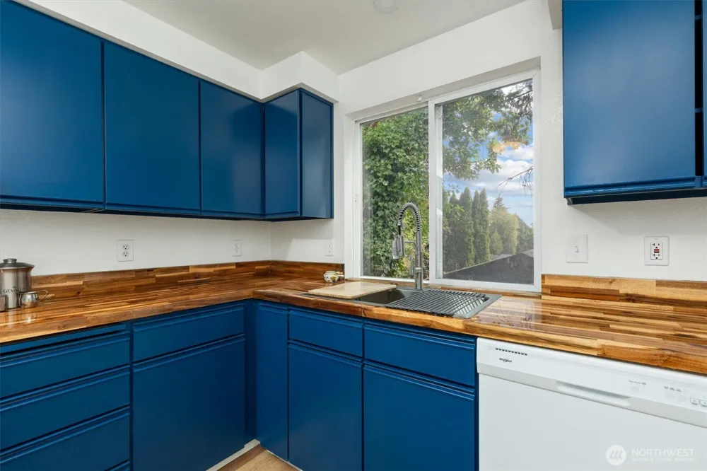 7271 E Patricia Street Port Orchard, WA 98366