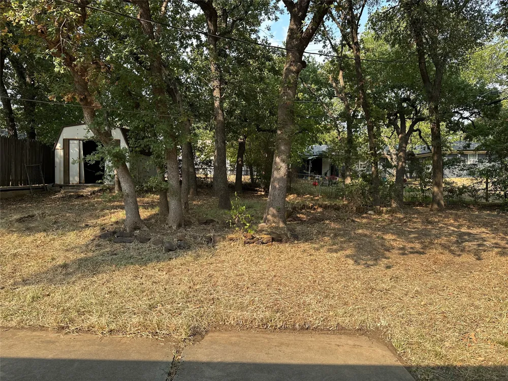 33 Somerset Terrace Bedford, TX 76022