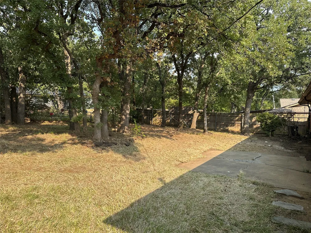 33 Somerset Terrace Bedford, TX 76022