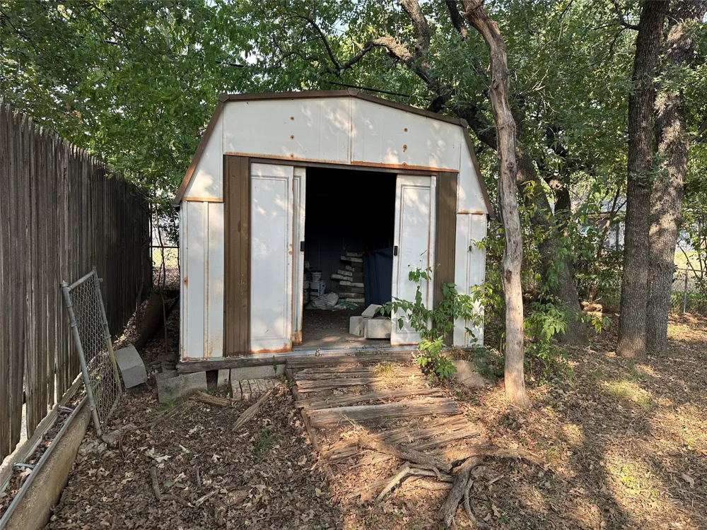 33 Somerset Terrace Bedford, TX 76022