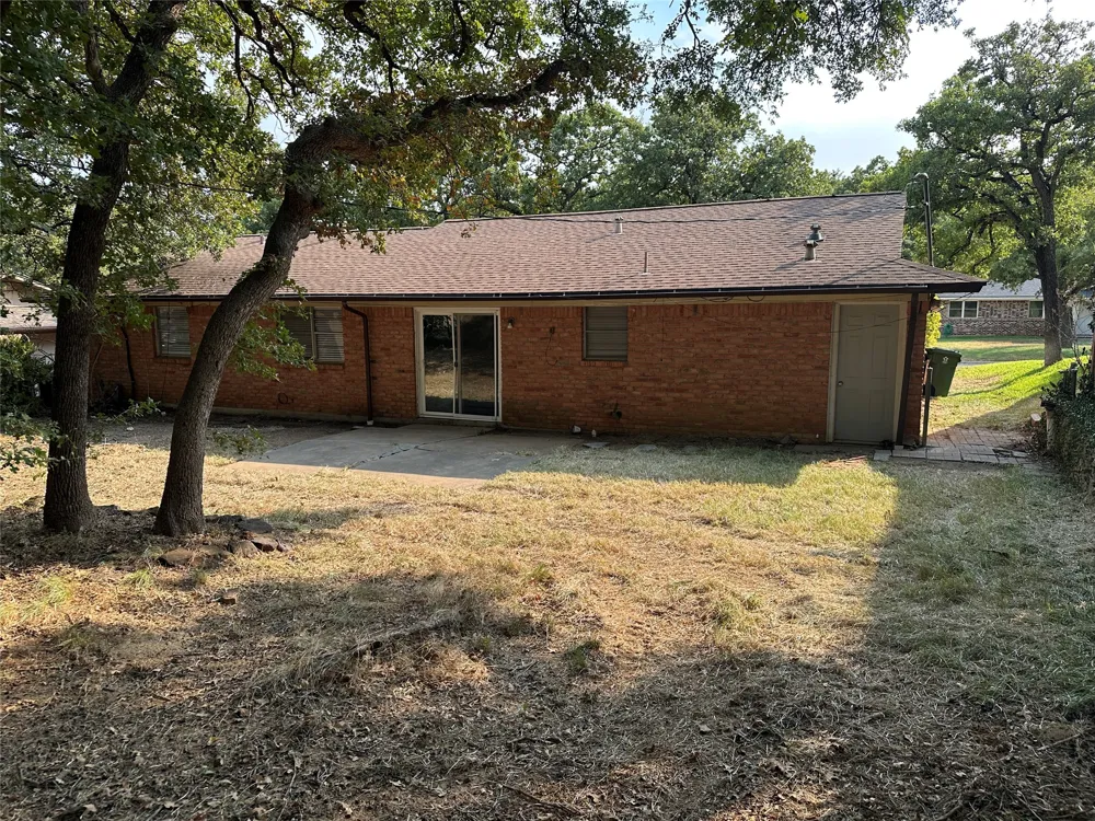 33 Somerset Terrace Bedford, TX 76022