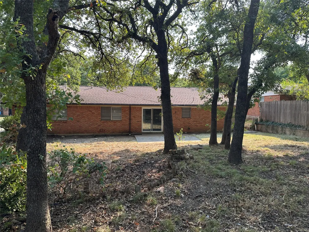 33 Somerset Terrace Bedford, TX 76022