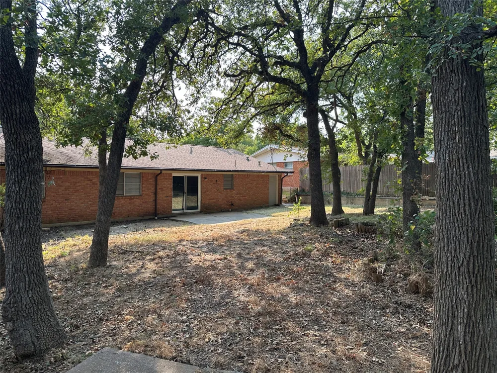 33 Somerset Terrace Bedford, TX 76022