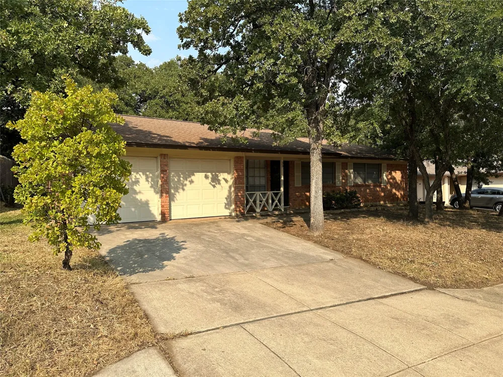 33 Somerset Terrace Bedford, TX 76022